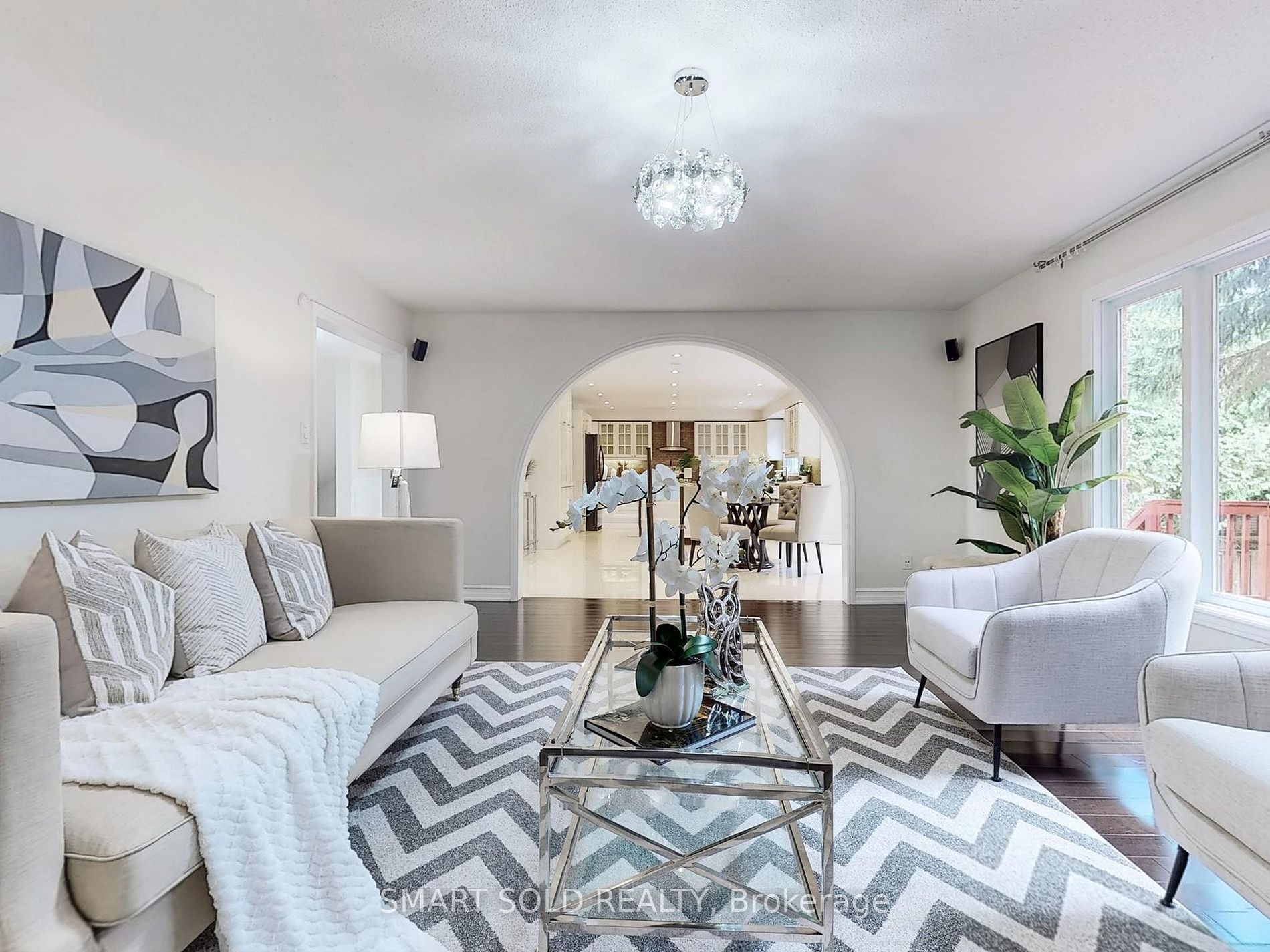 805 Lockwood Circ