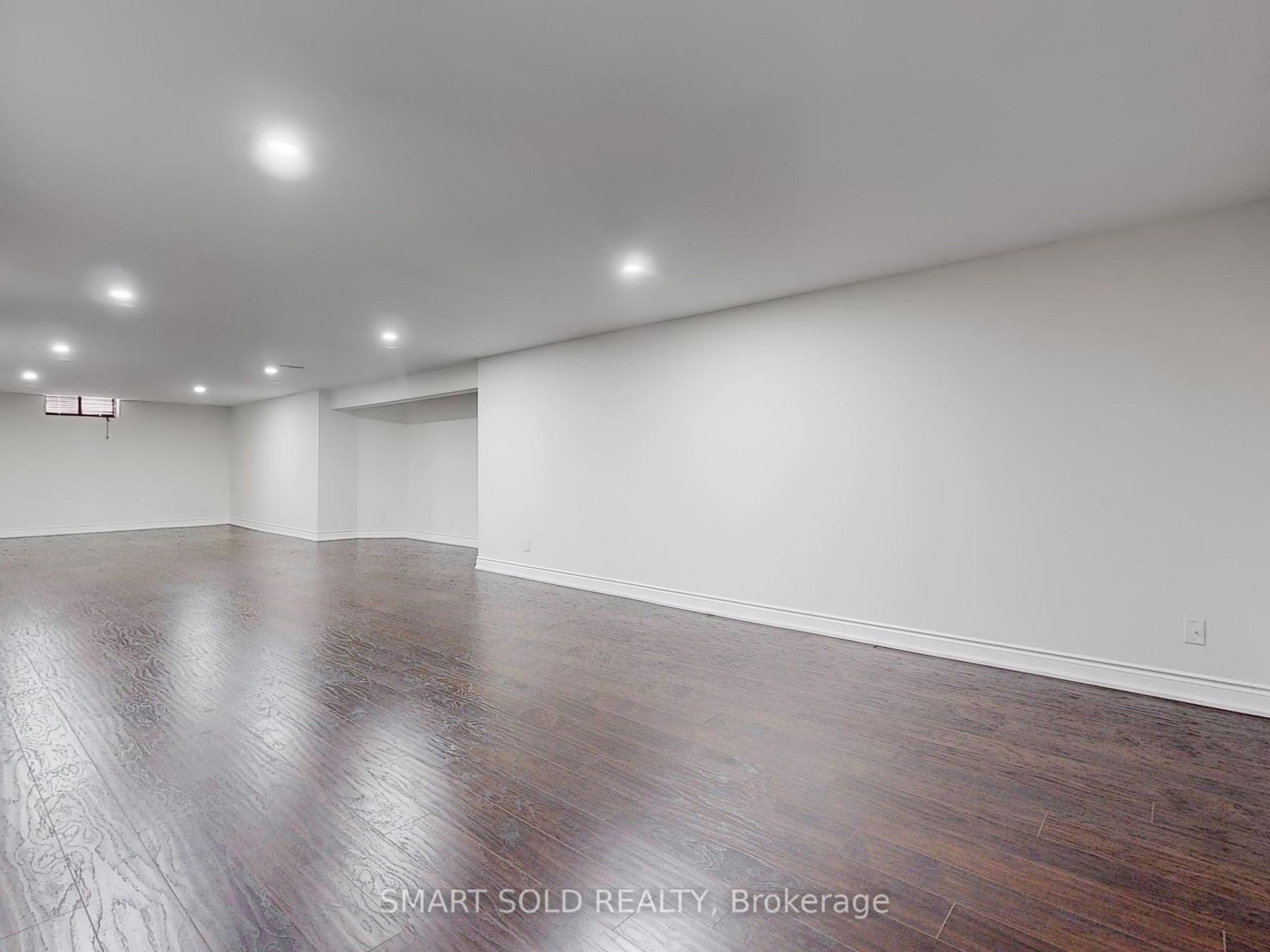 805 Lockwood Circ