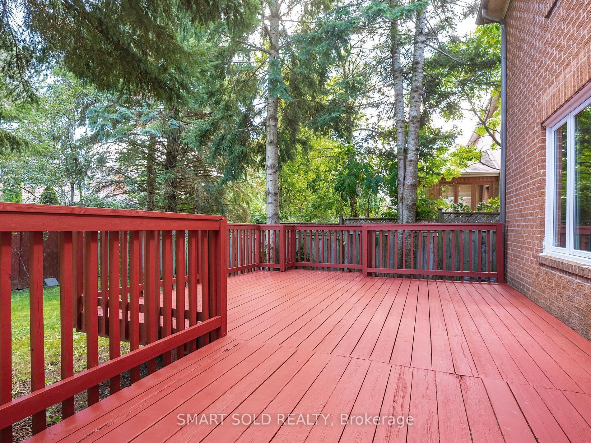 805 Lockwood Circ