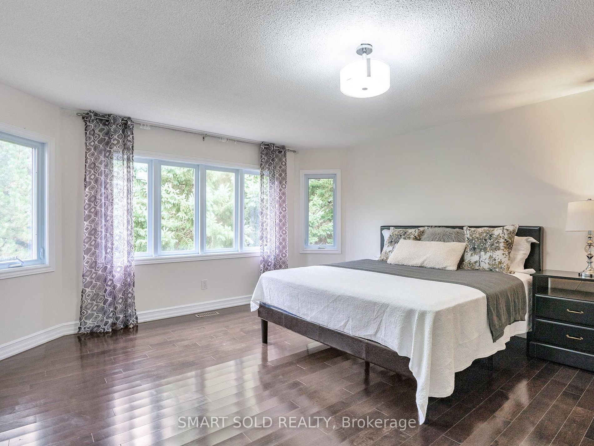 805 Lockwood Circ