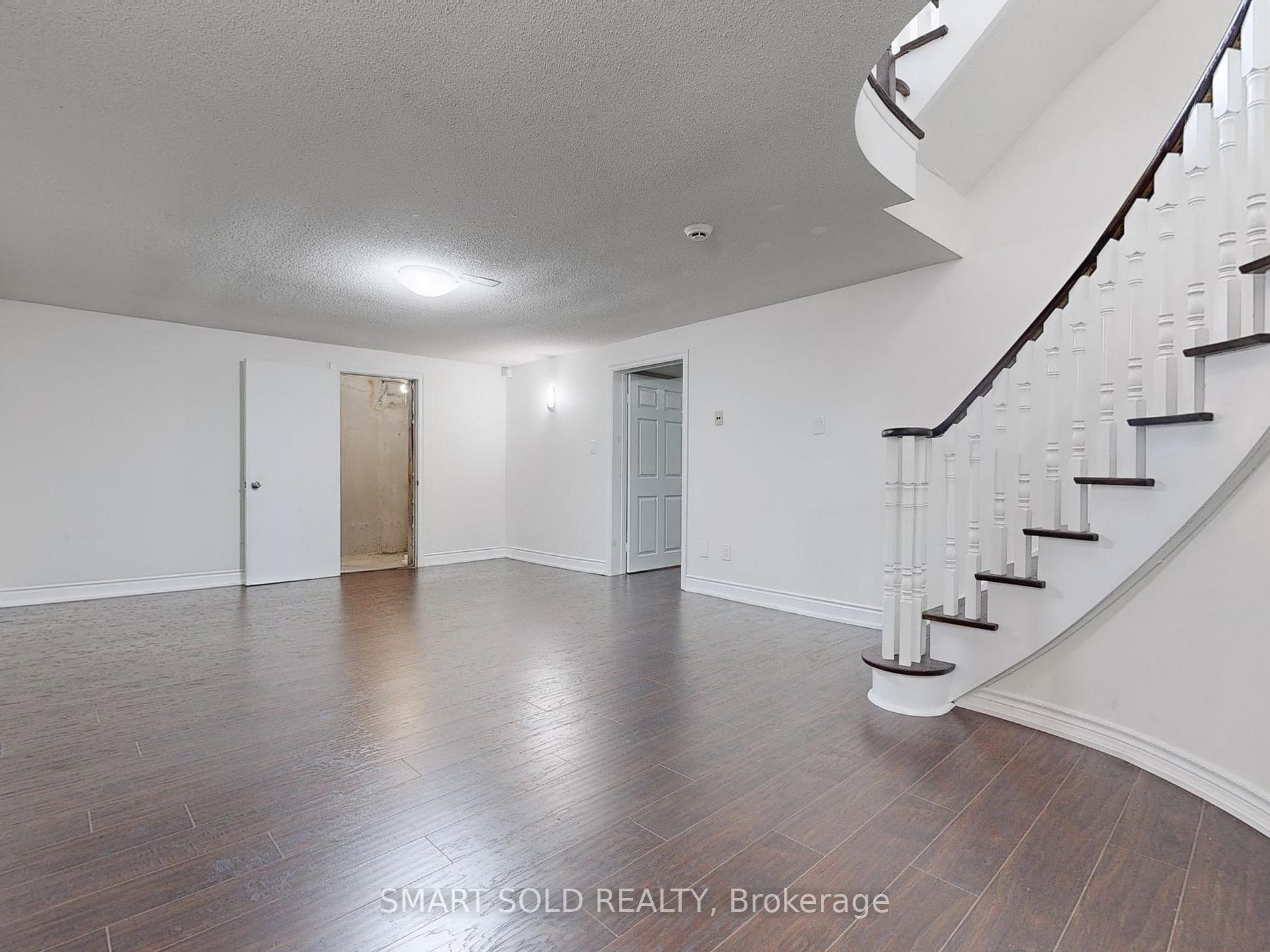 805 Lockwood Circ
