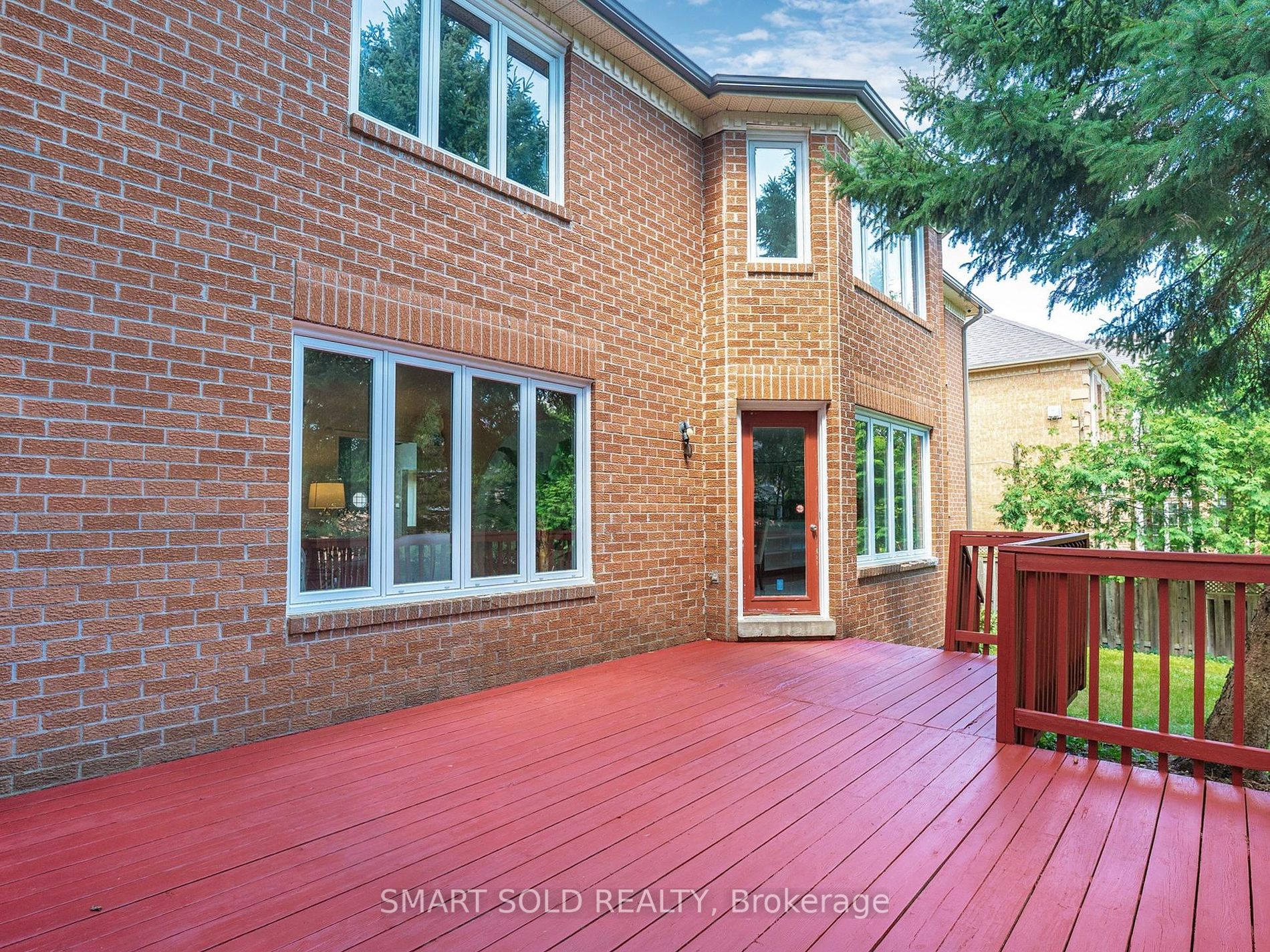 805 Lockwood Circ