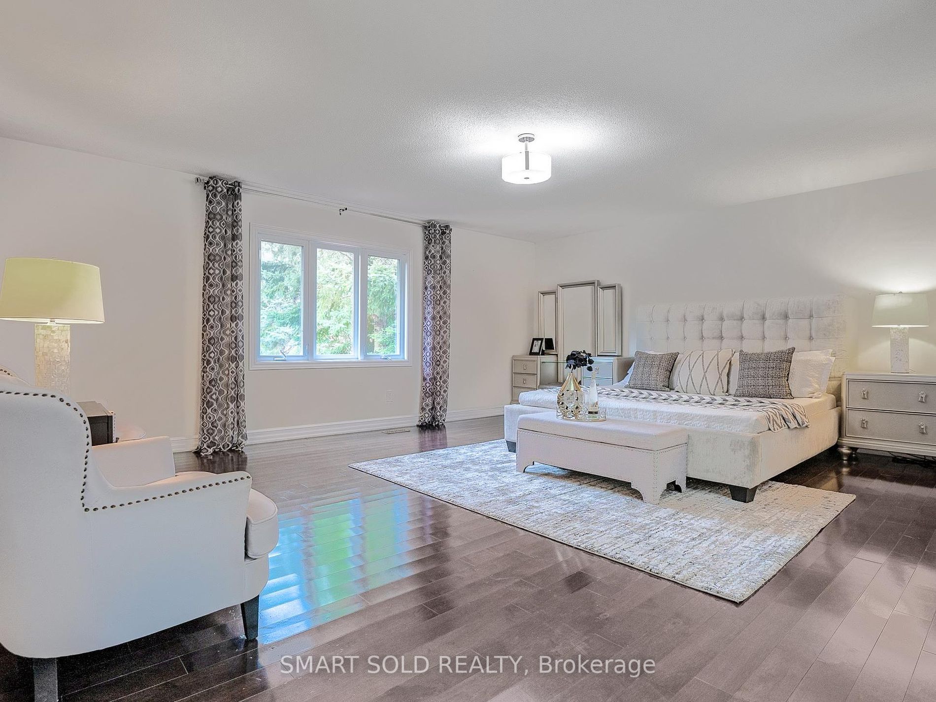 805 Lockwood Circ