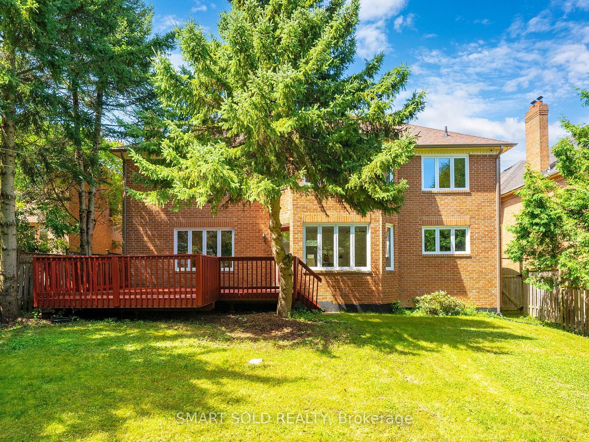 805 Lockwood Circ