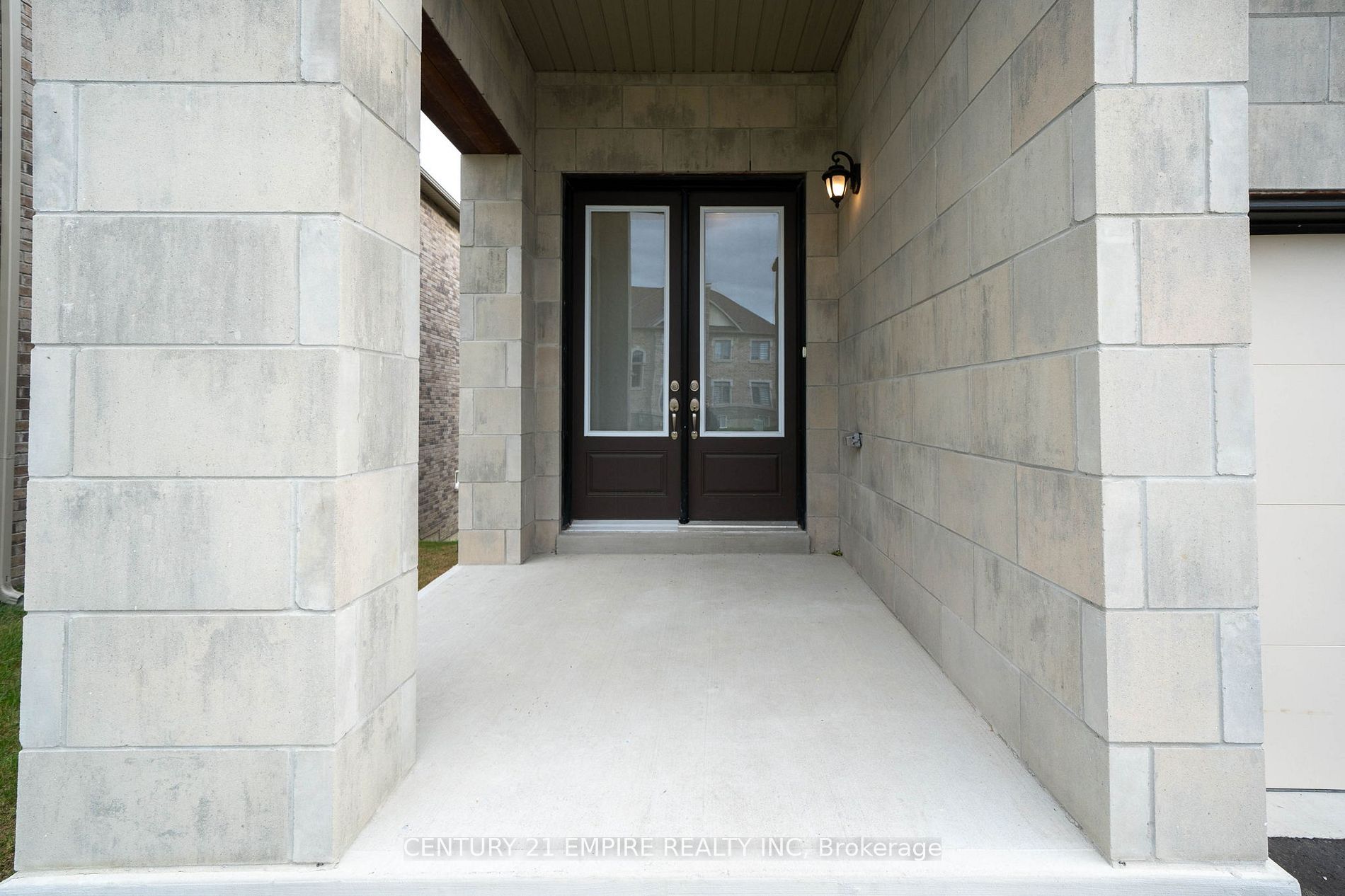 210 Ferragine Cres