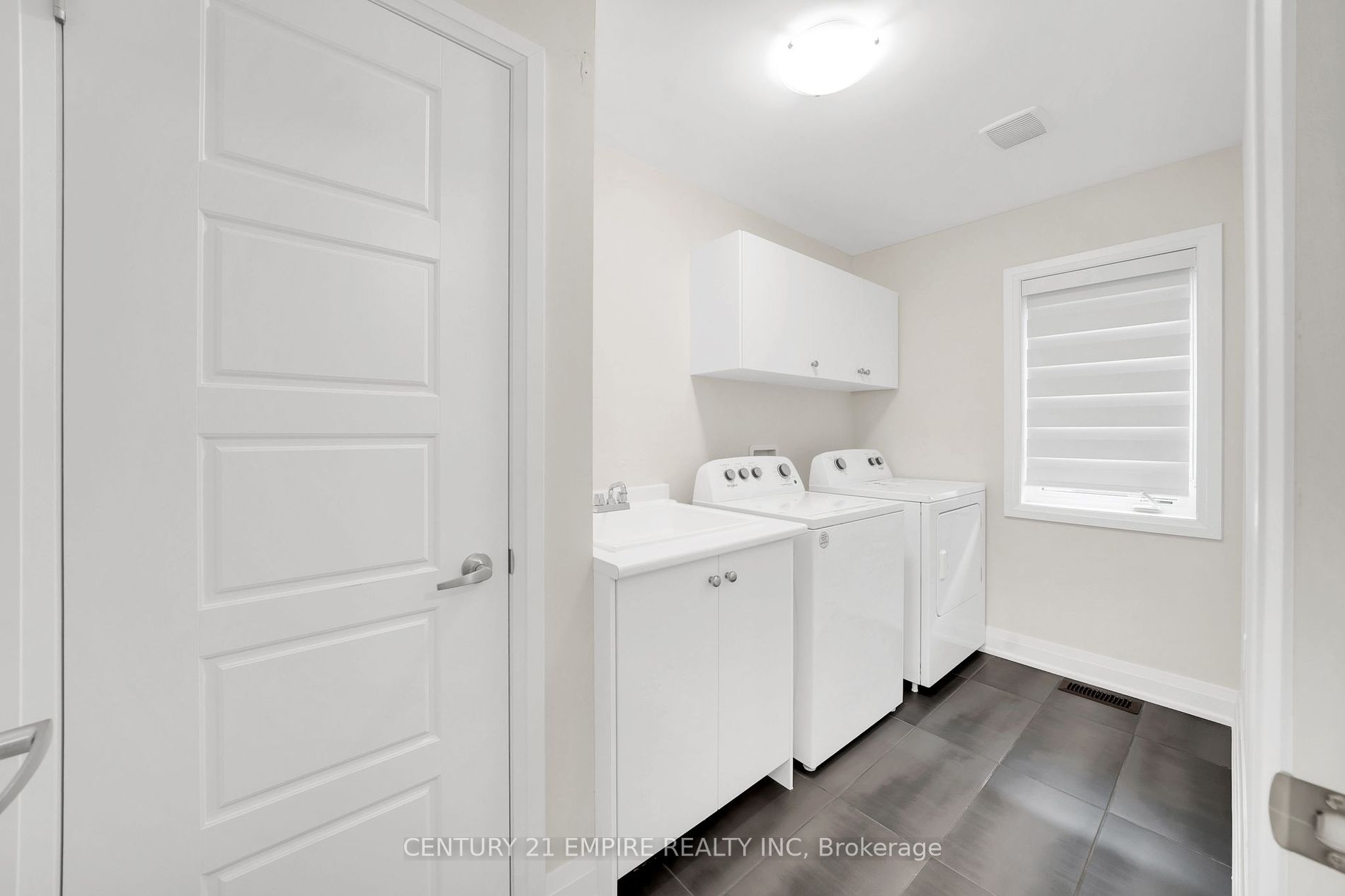 210 Ferragine Cres