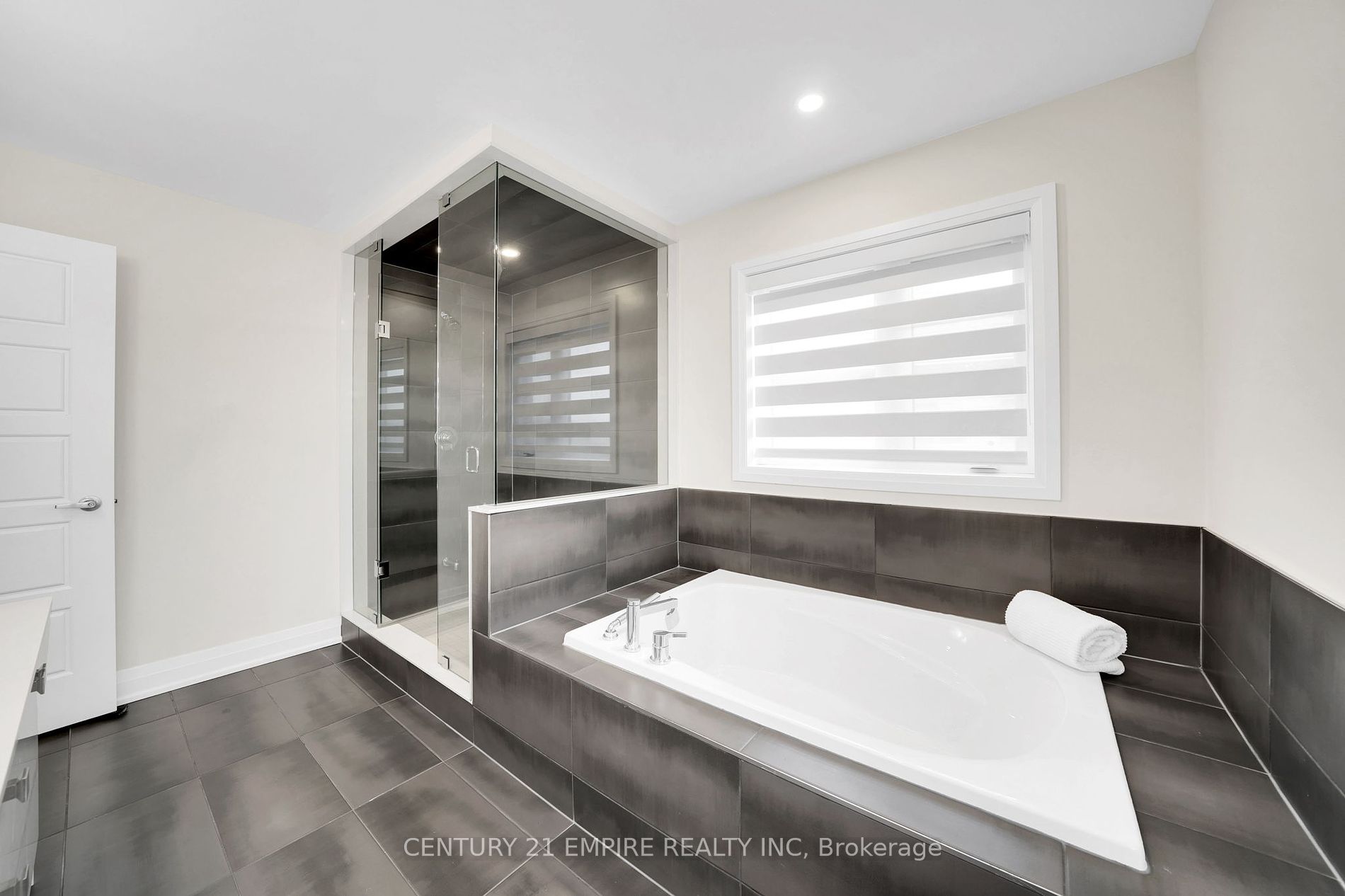 210 Ferragine Cres