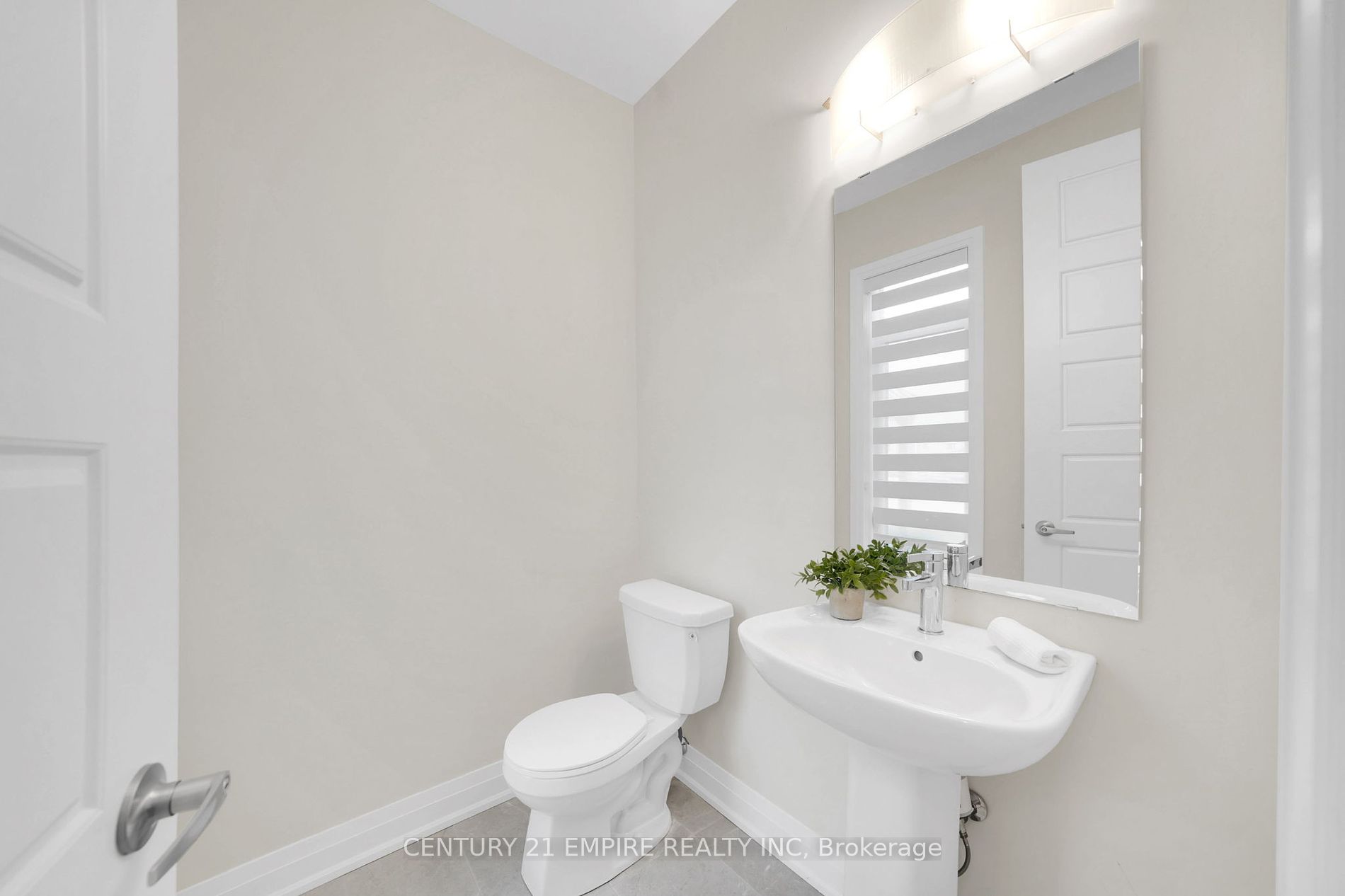 210 Ferragine Cres