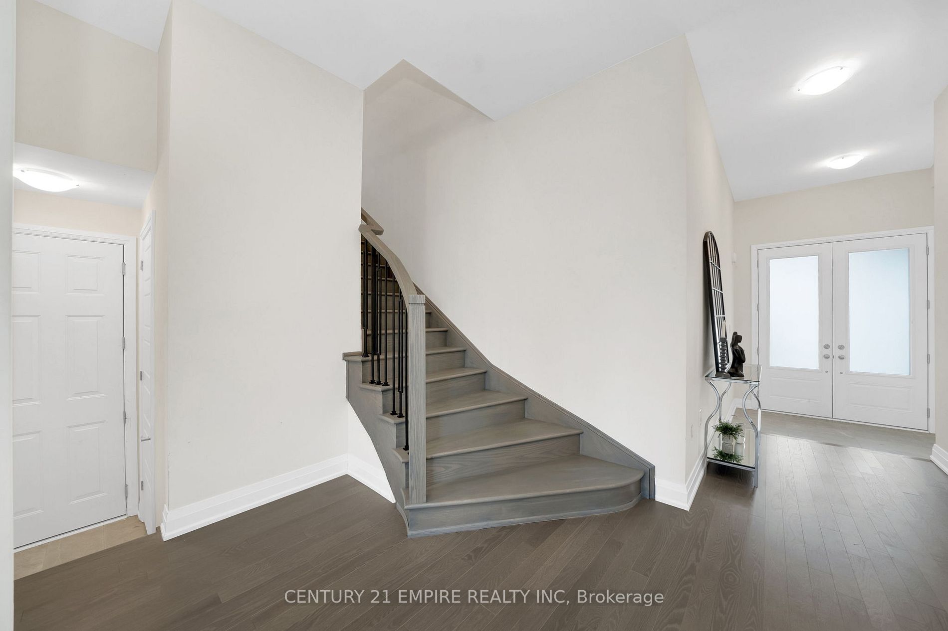 210 Ferragine Cres