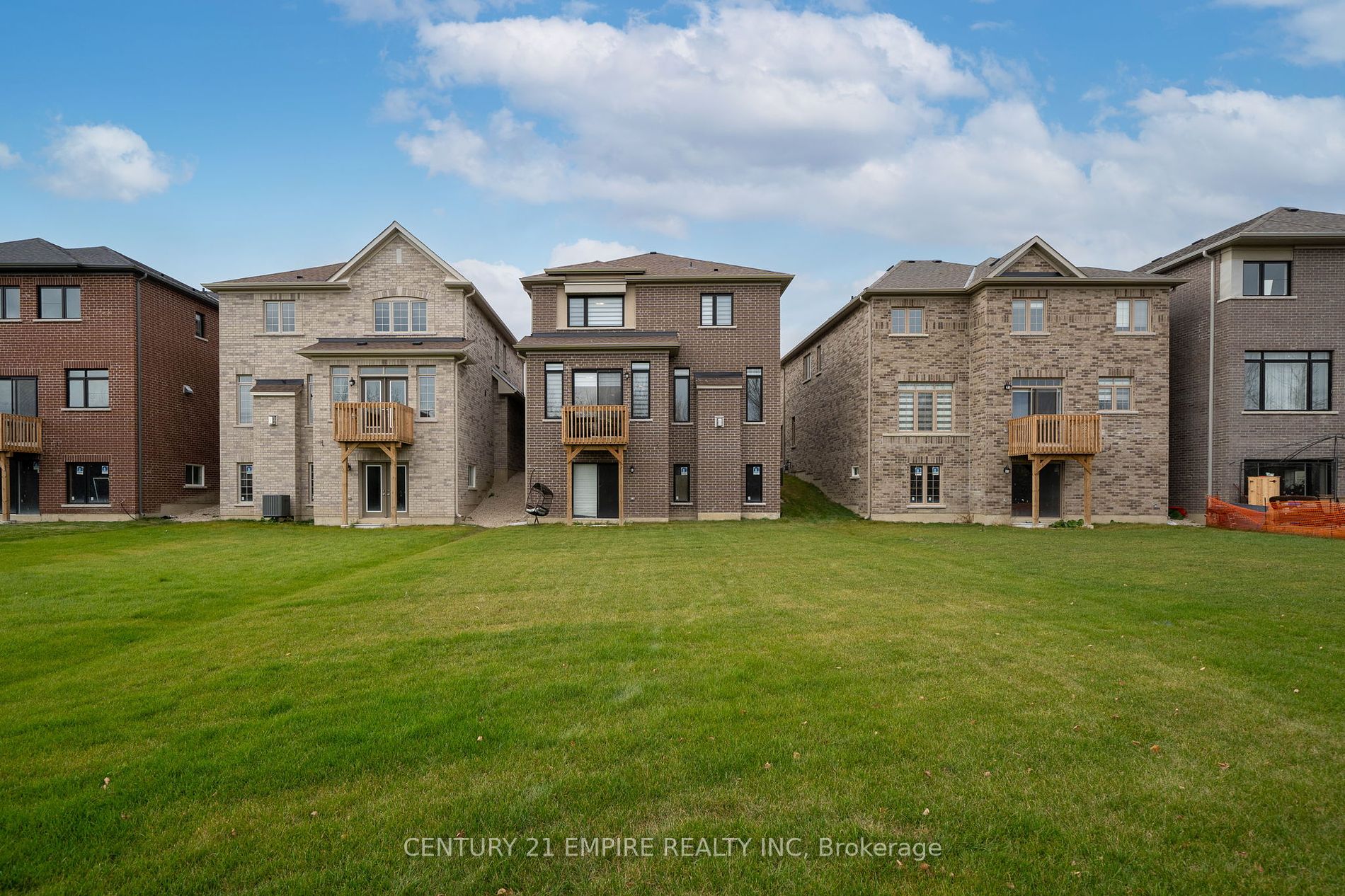 210 Ferragine Cres