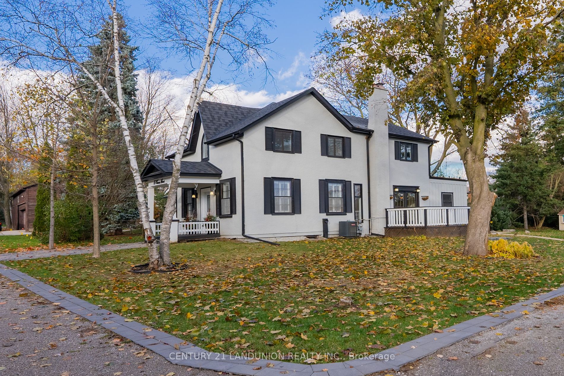 15 Victoria St