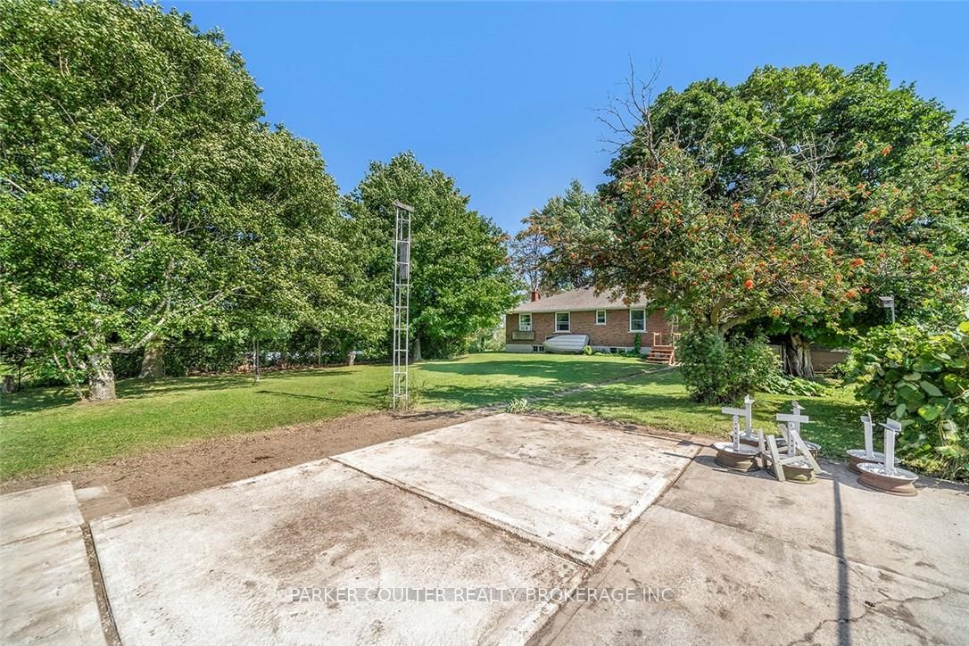 1736 Killarney Beach Rd