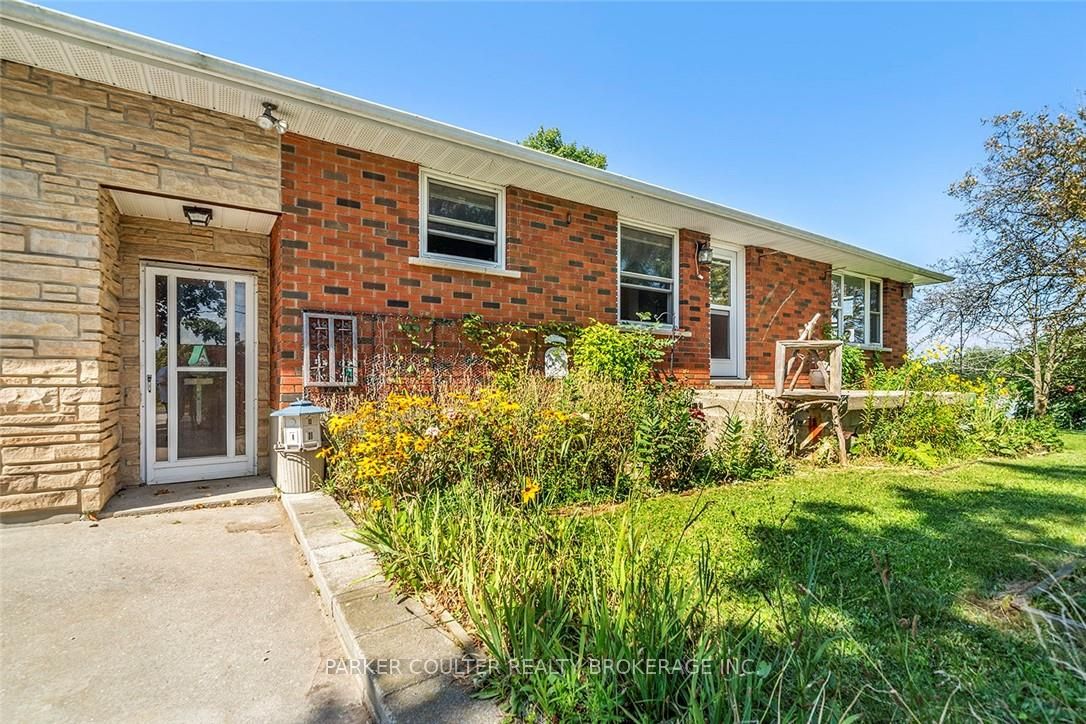 1736 Killarney Beach Rd
