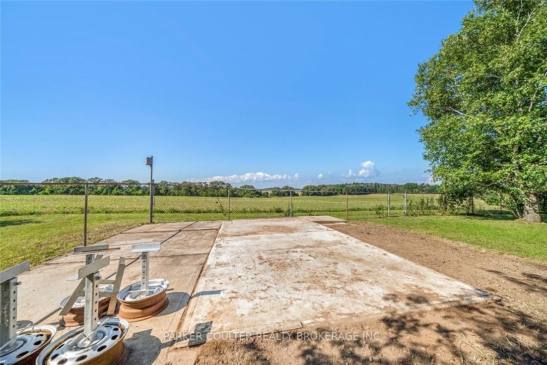 1736 Killarney Beach Rd