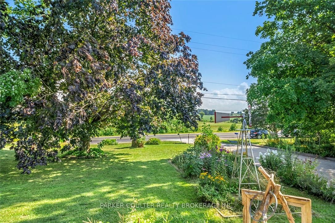 1736 Killarney Beach Rd