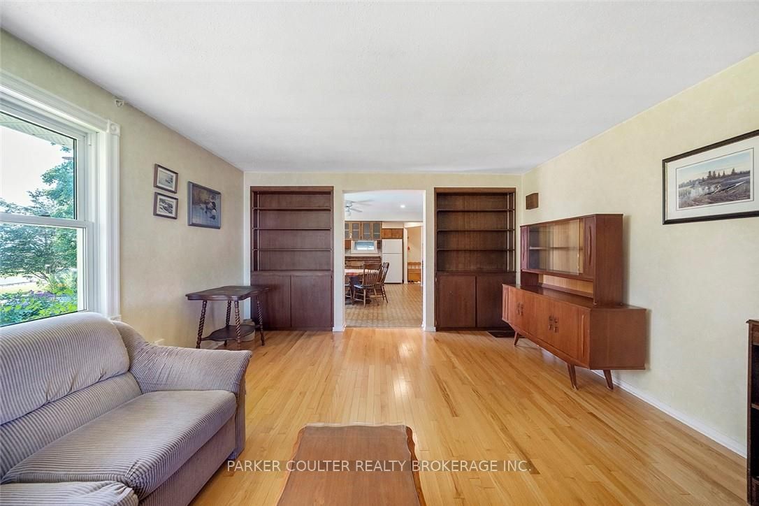 1736 Killarney Beach Rd