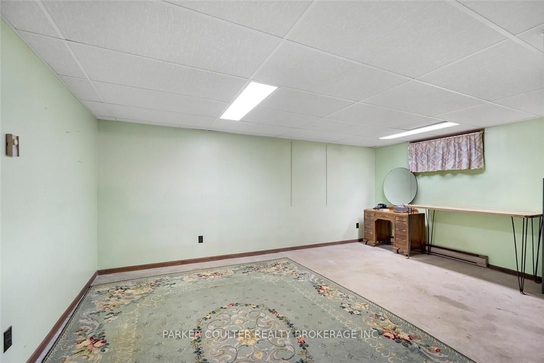 1736 Killarney Beach Rd
