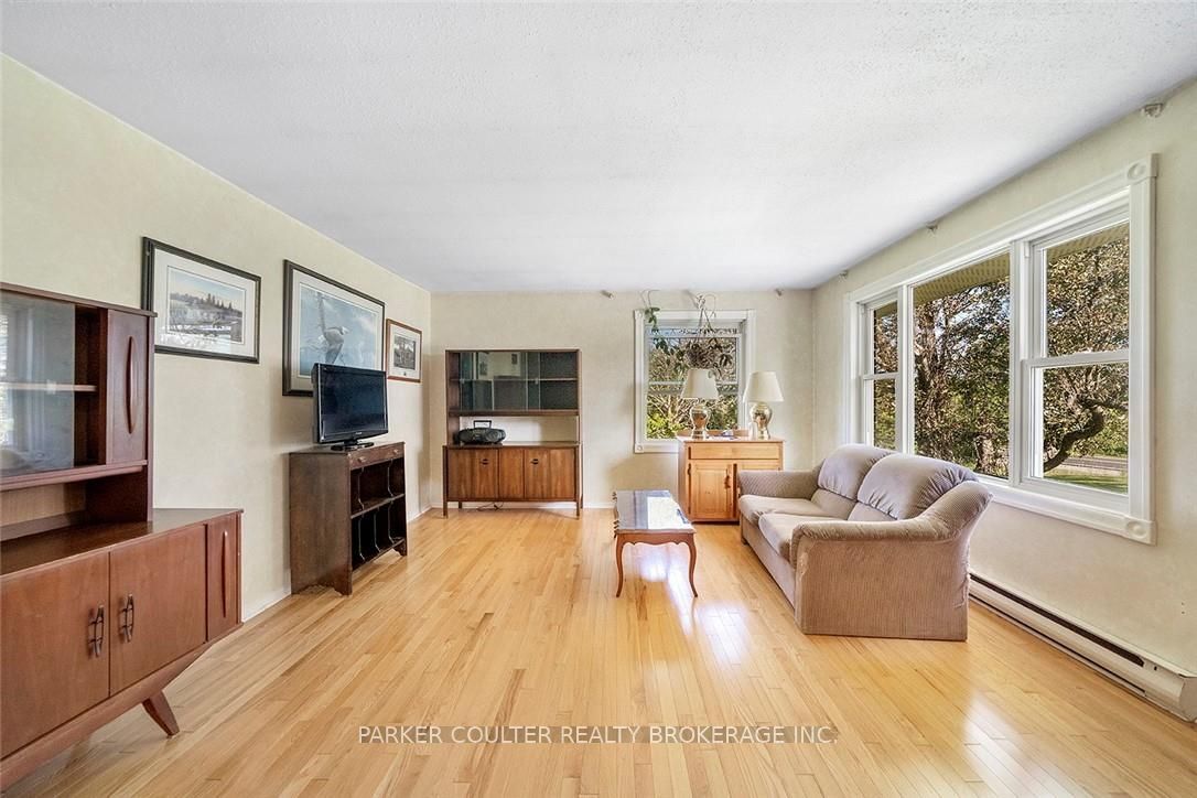 1736 Killarney Beach Rd