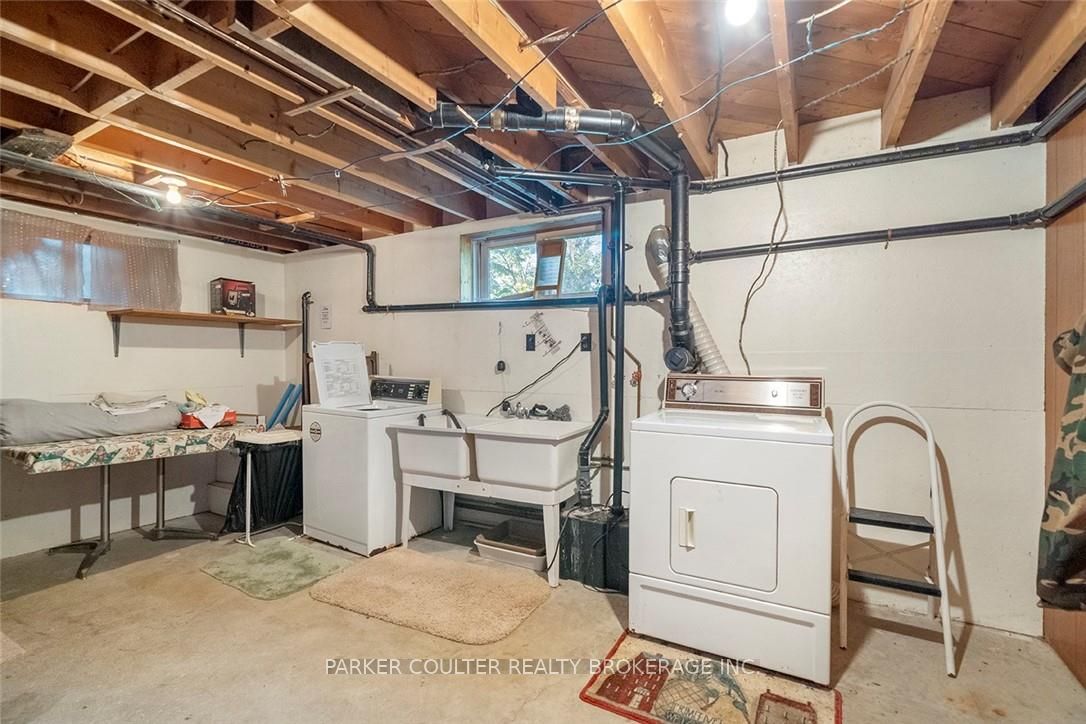 1736 Killarney Beach Rd