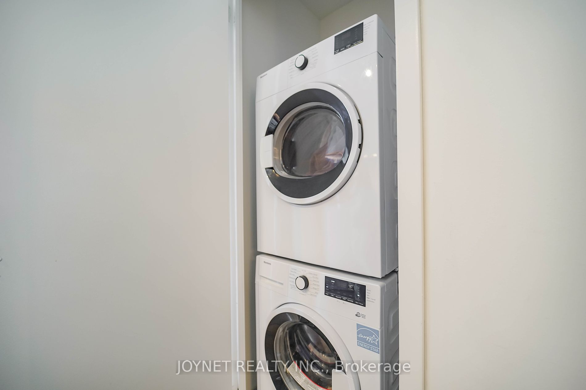 950 Portage Pkwy, #3905