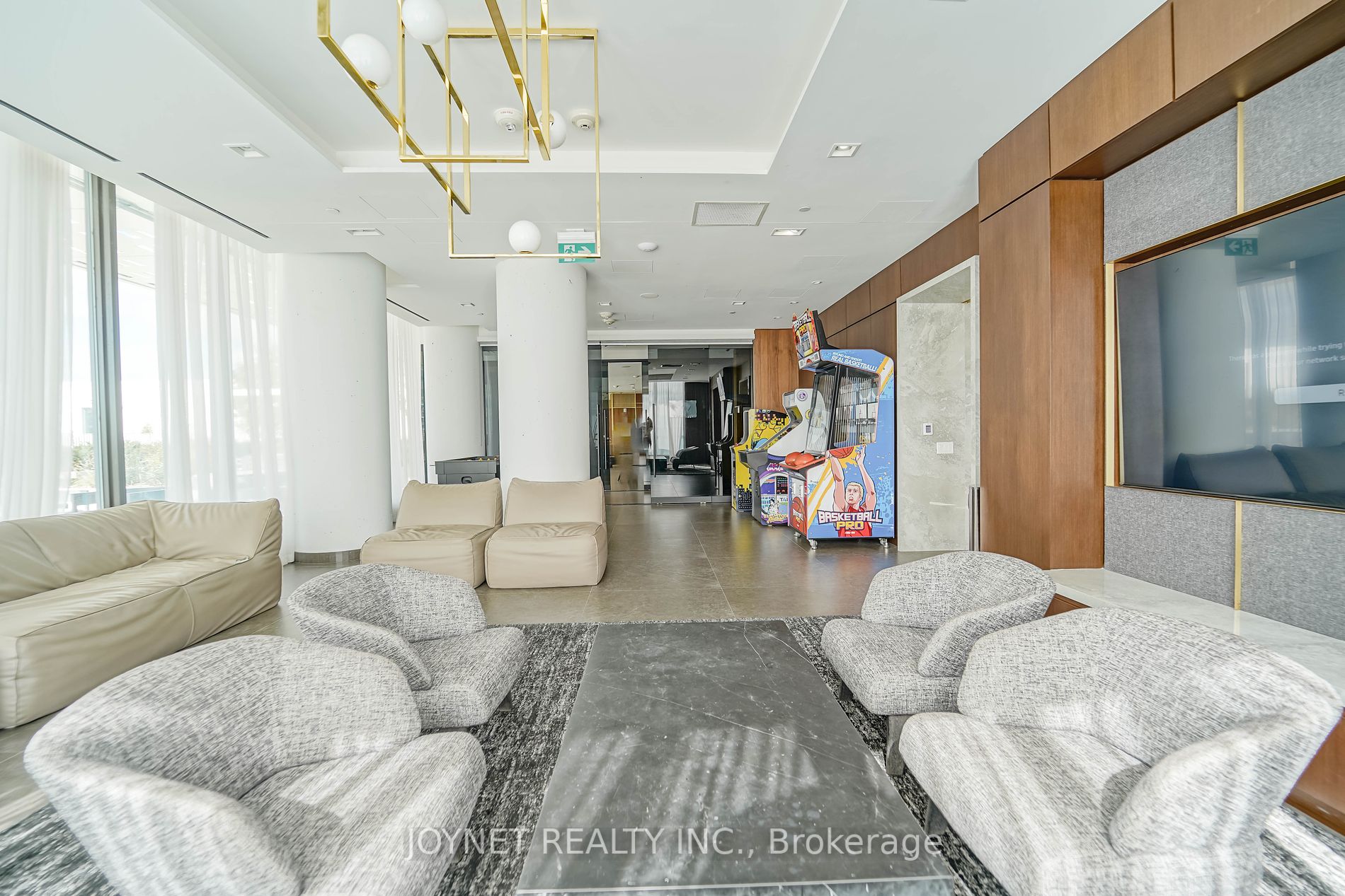 950 Portage Pkwy, #3905