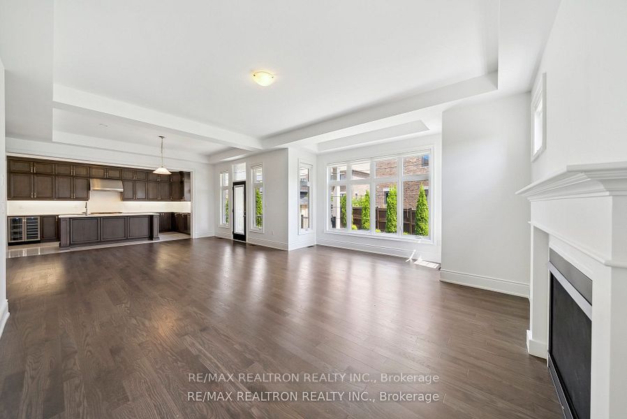 23 Cairns Gate