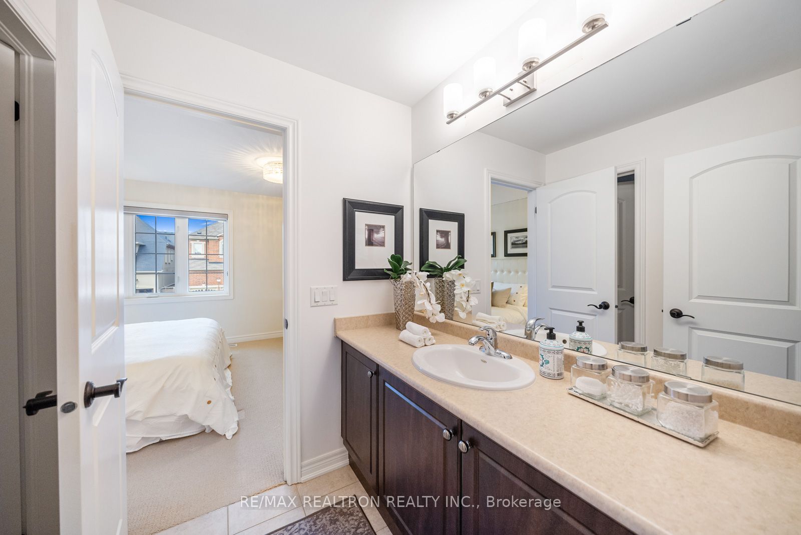 100 Glenheron Cres