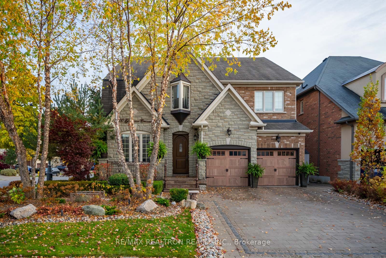 100 Glenheron Cres