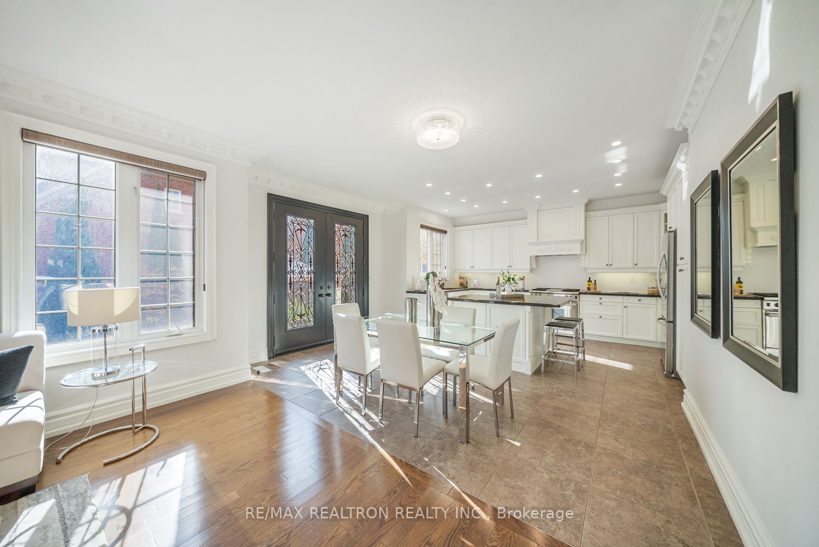 100 Glenheron Cres
