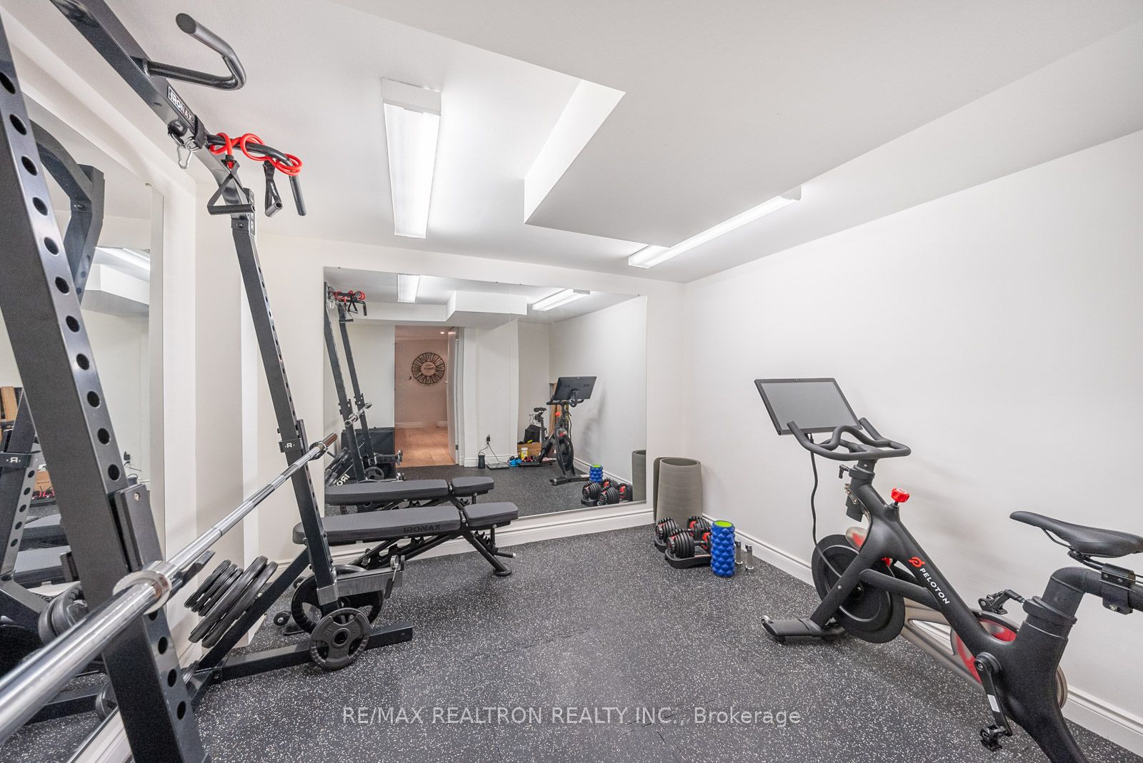 100 Glenheron Cres