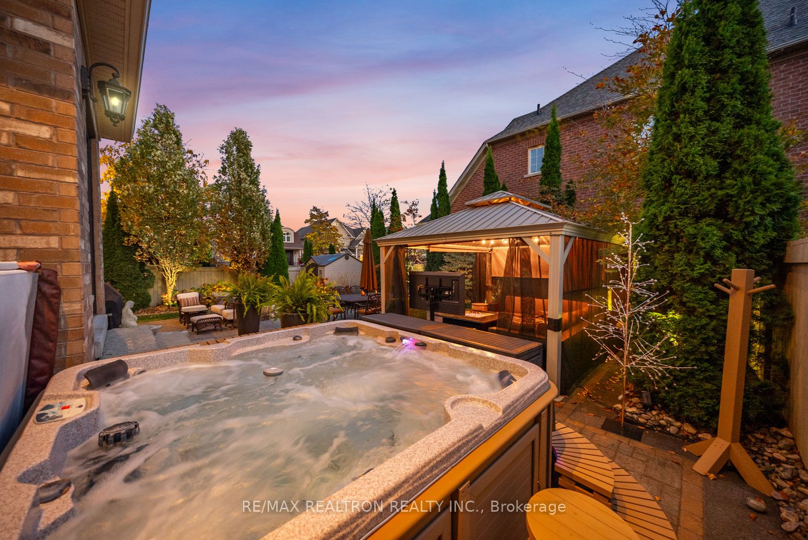 100 Glenheron Cres