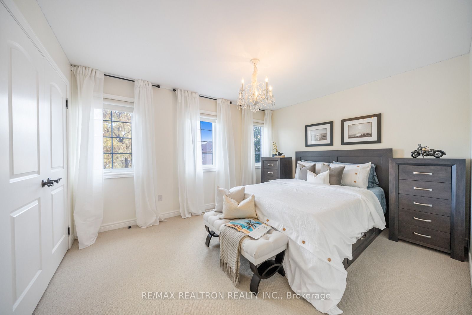 100 Glenheron Cres