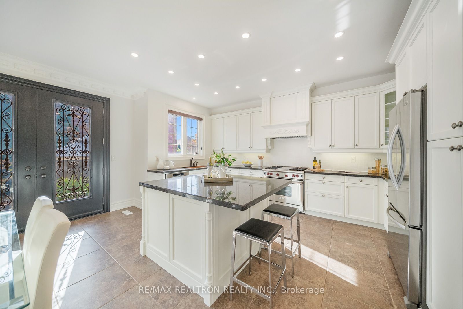 100 Glenheron Cres