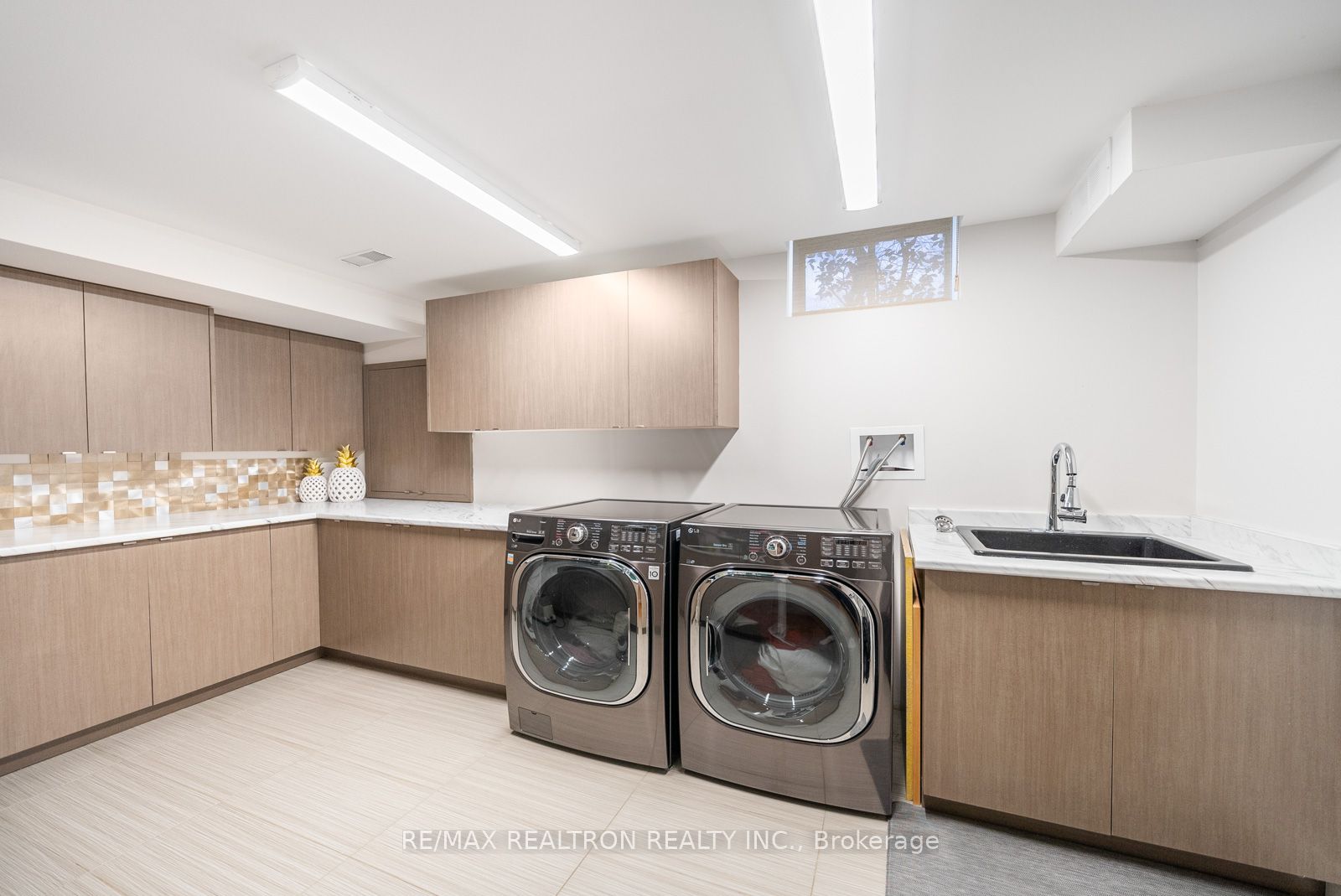 100 Glenheron Cres