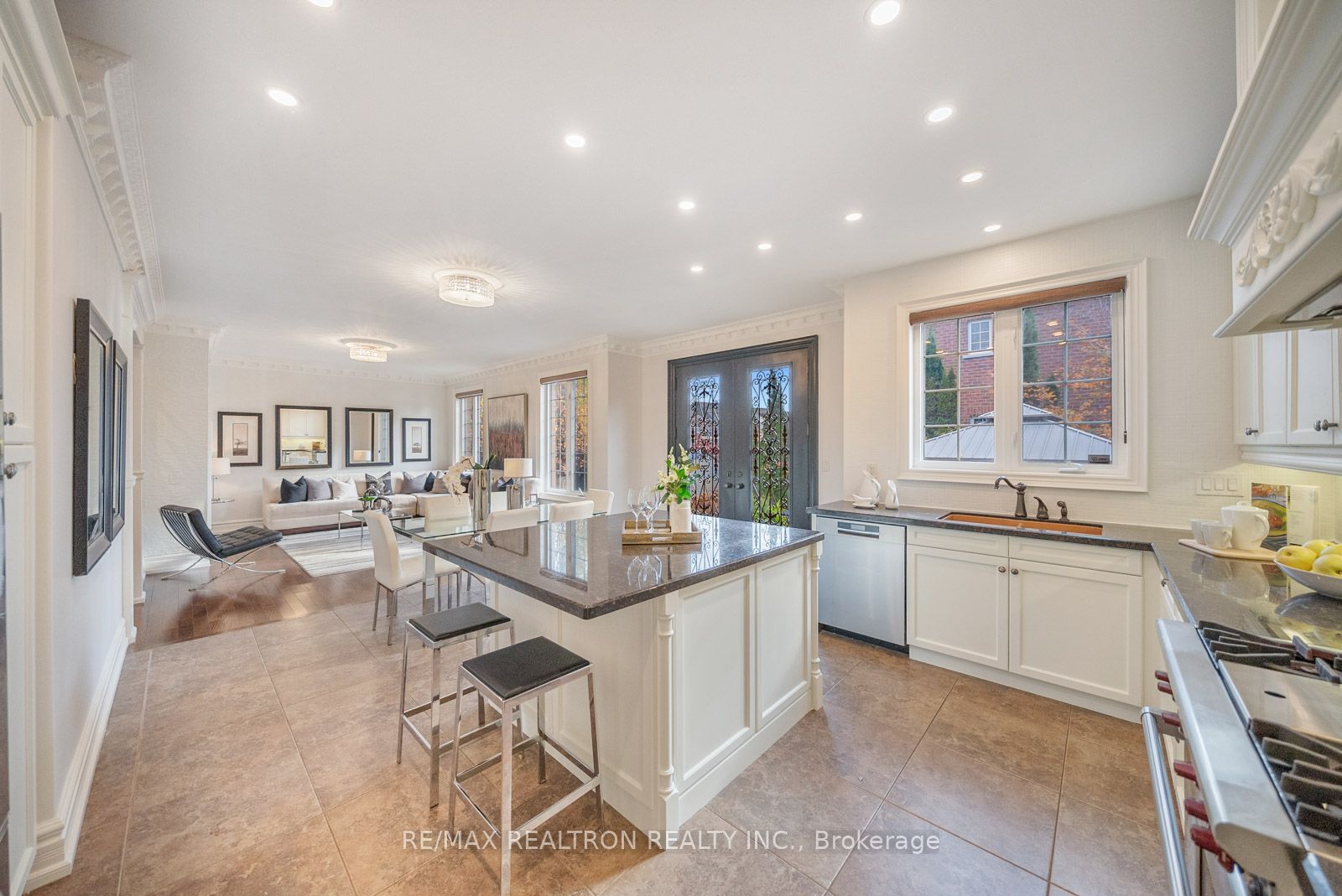 100 Glenheron Cres
