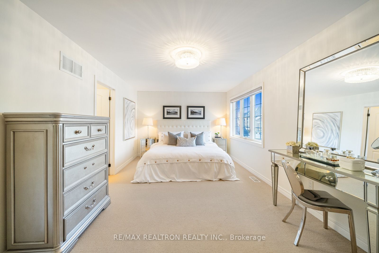 100 Glenheron Cres