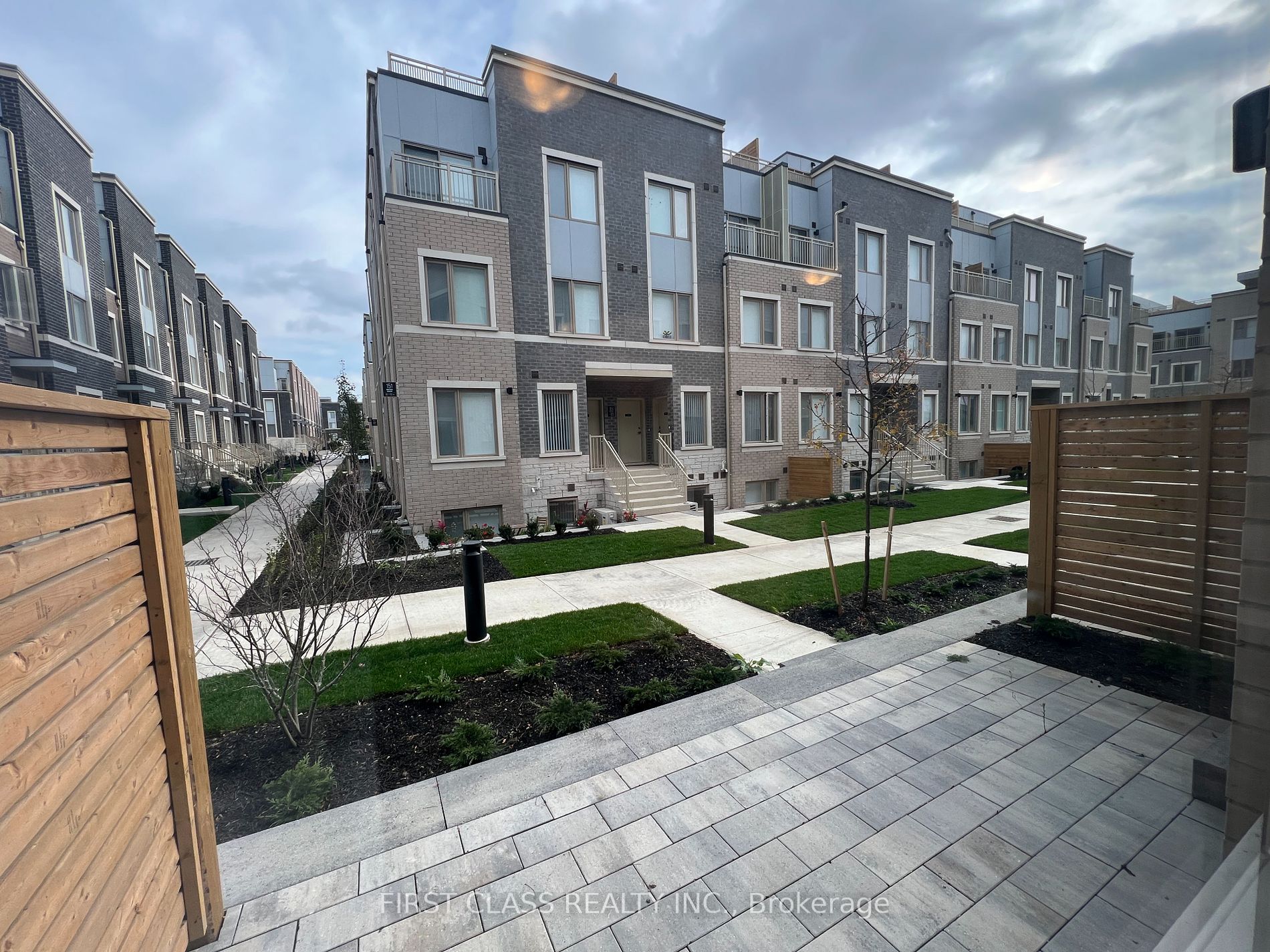 27 Mable Smith Way, #333