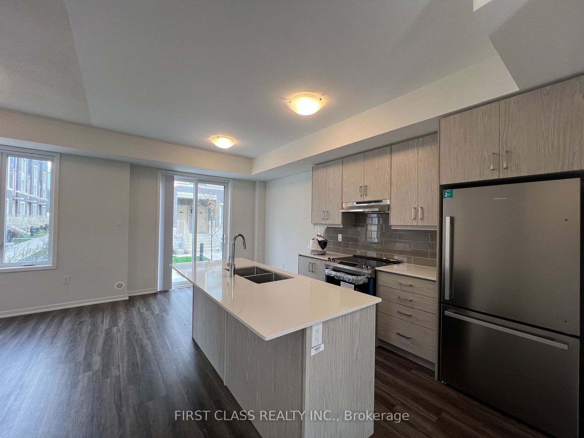 27 Mable Smith Way, #333