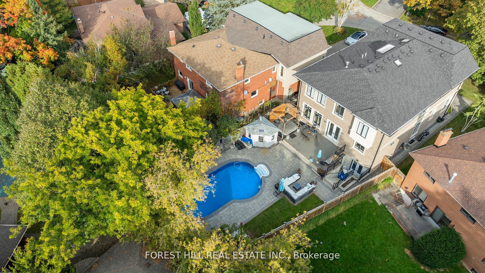 336 Pine Trees Crt