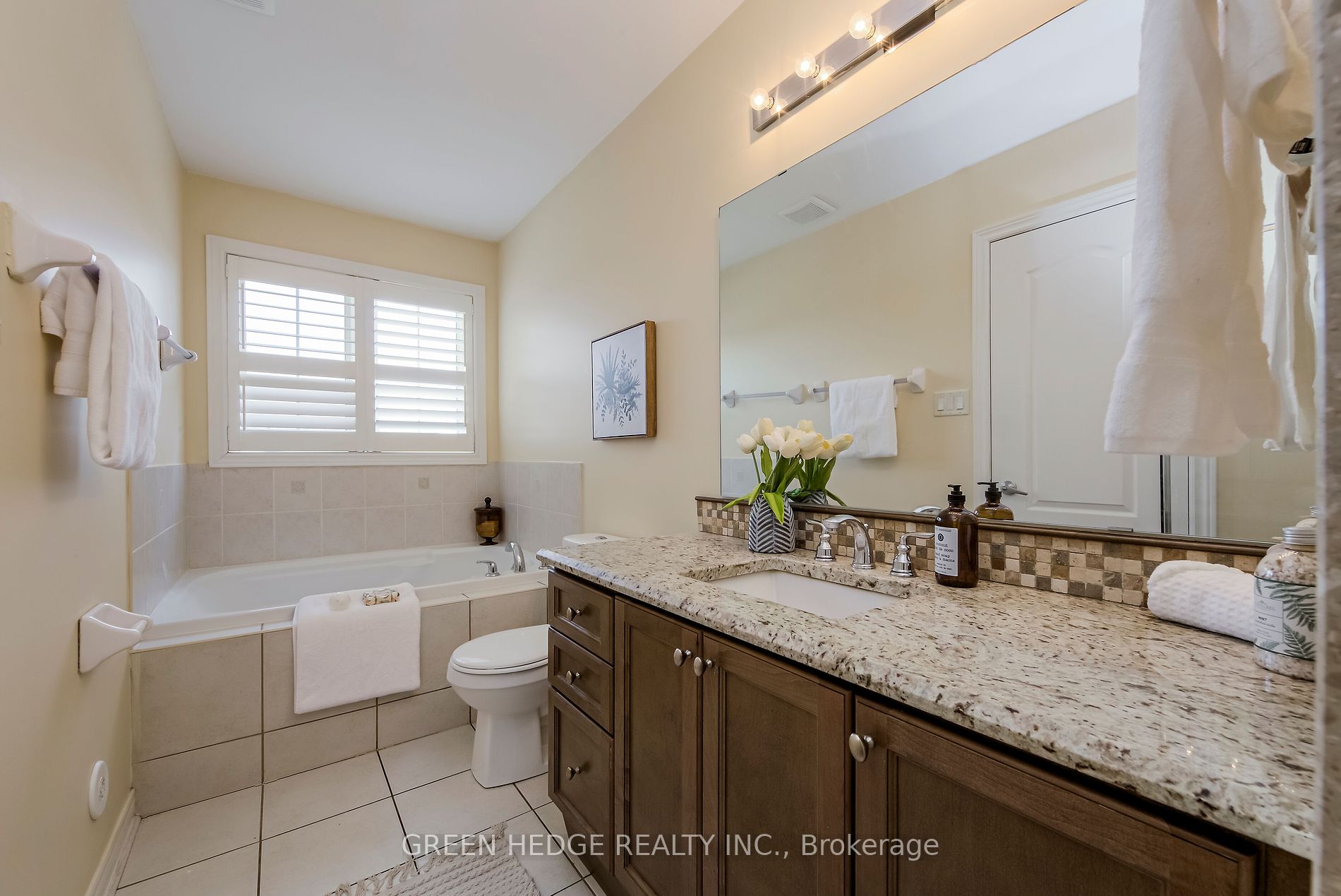 17 Ivy Stone Crt