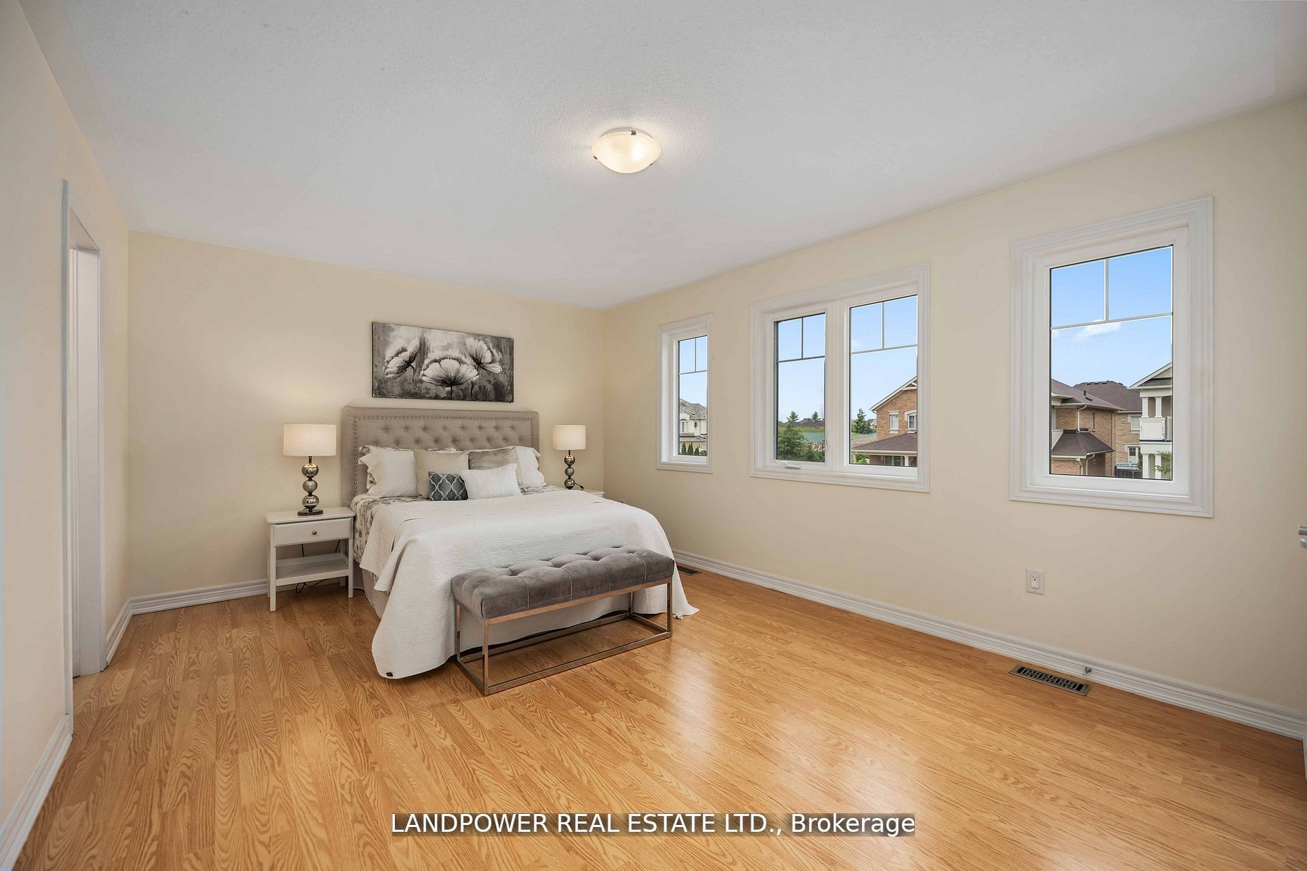 48 Farmhouse Cres
