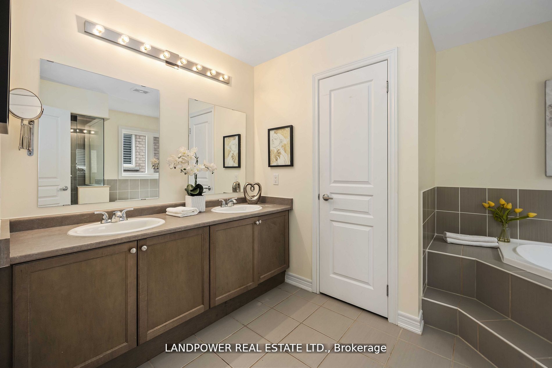 48 Farmhouse Cres