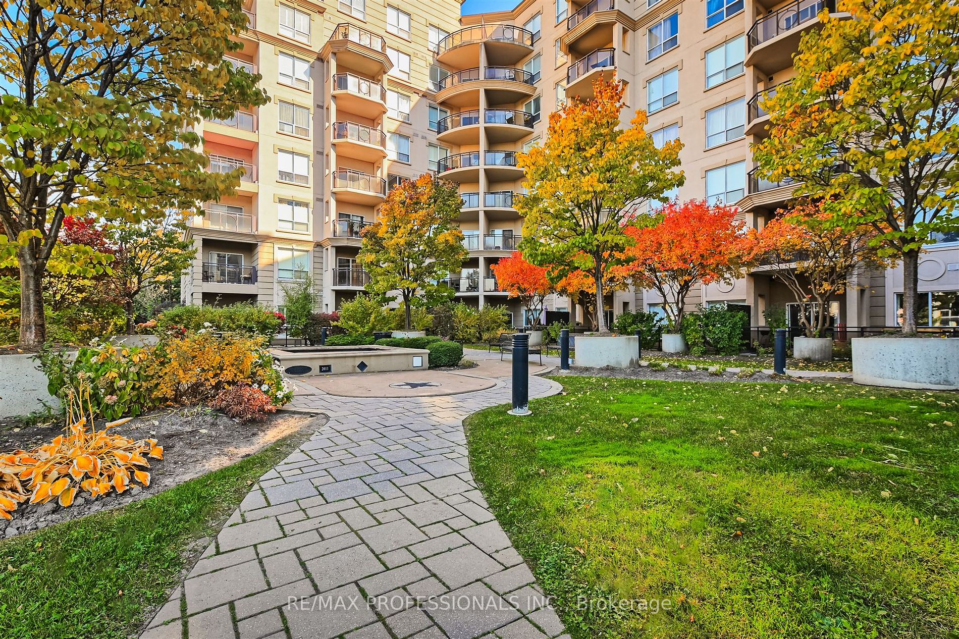 8 Maison Parc Crt, #217