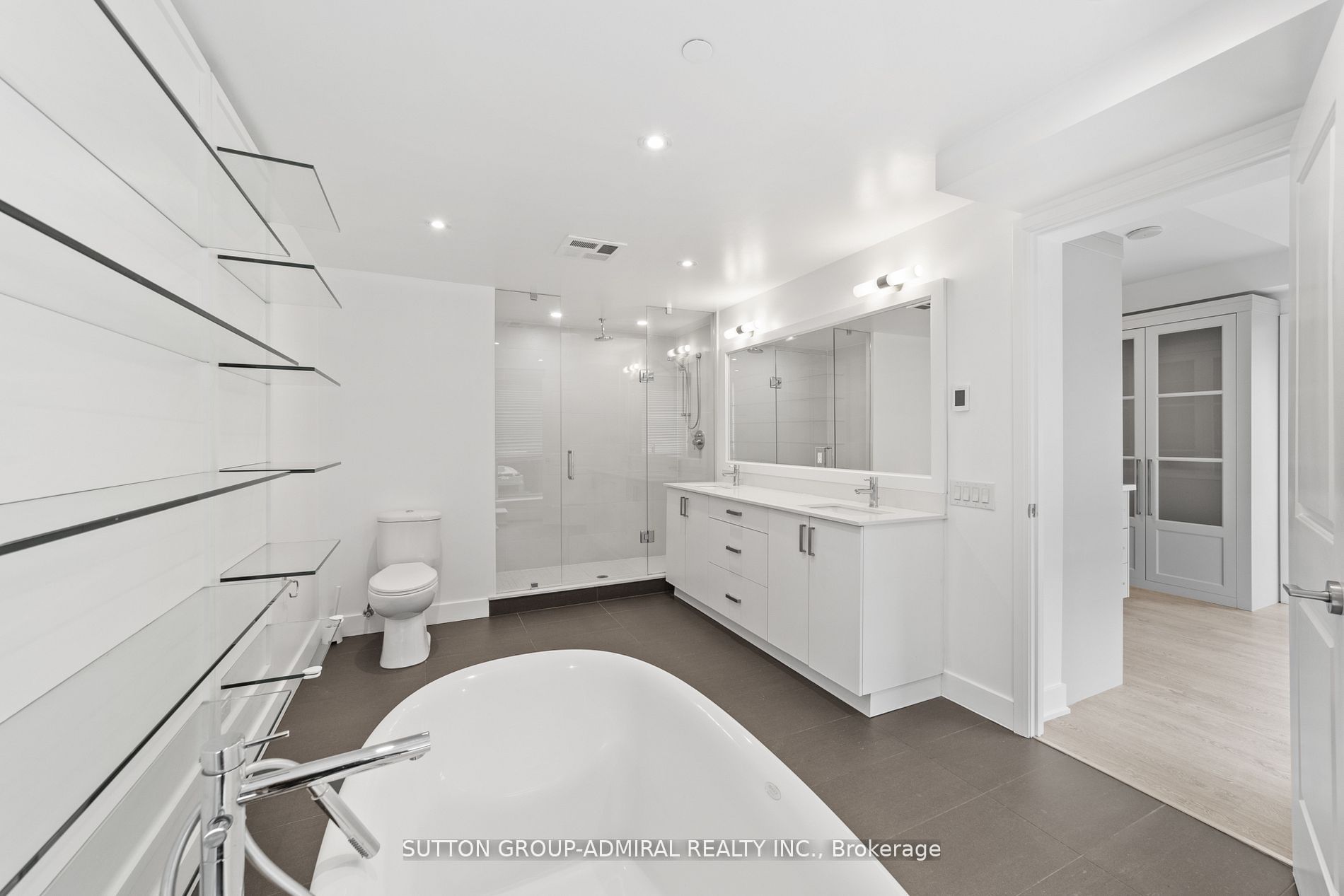 7608 Yonge St, #514