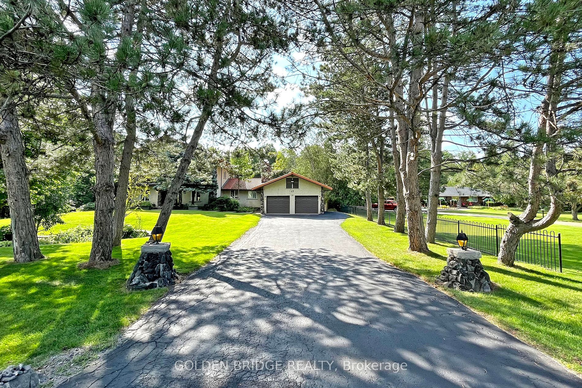 17 Glenbourne Park Dr