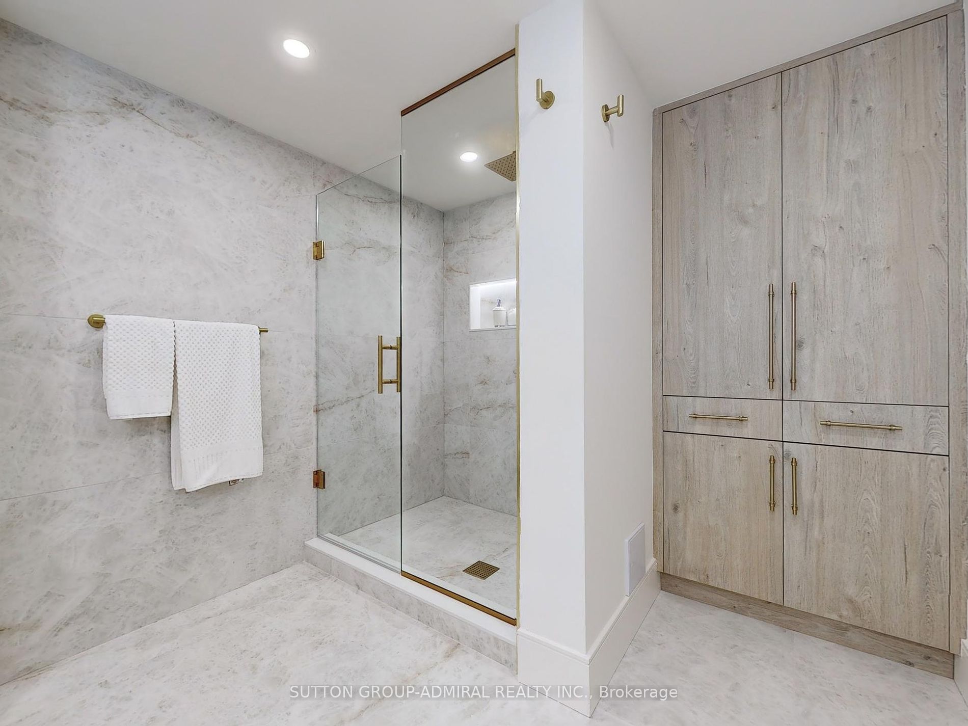 1 Clark Ave W, #1604