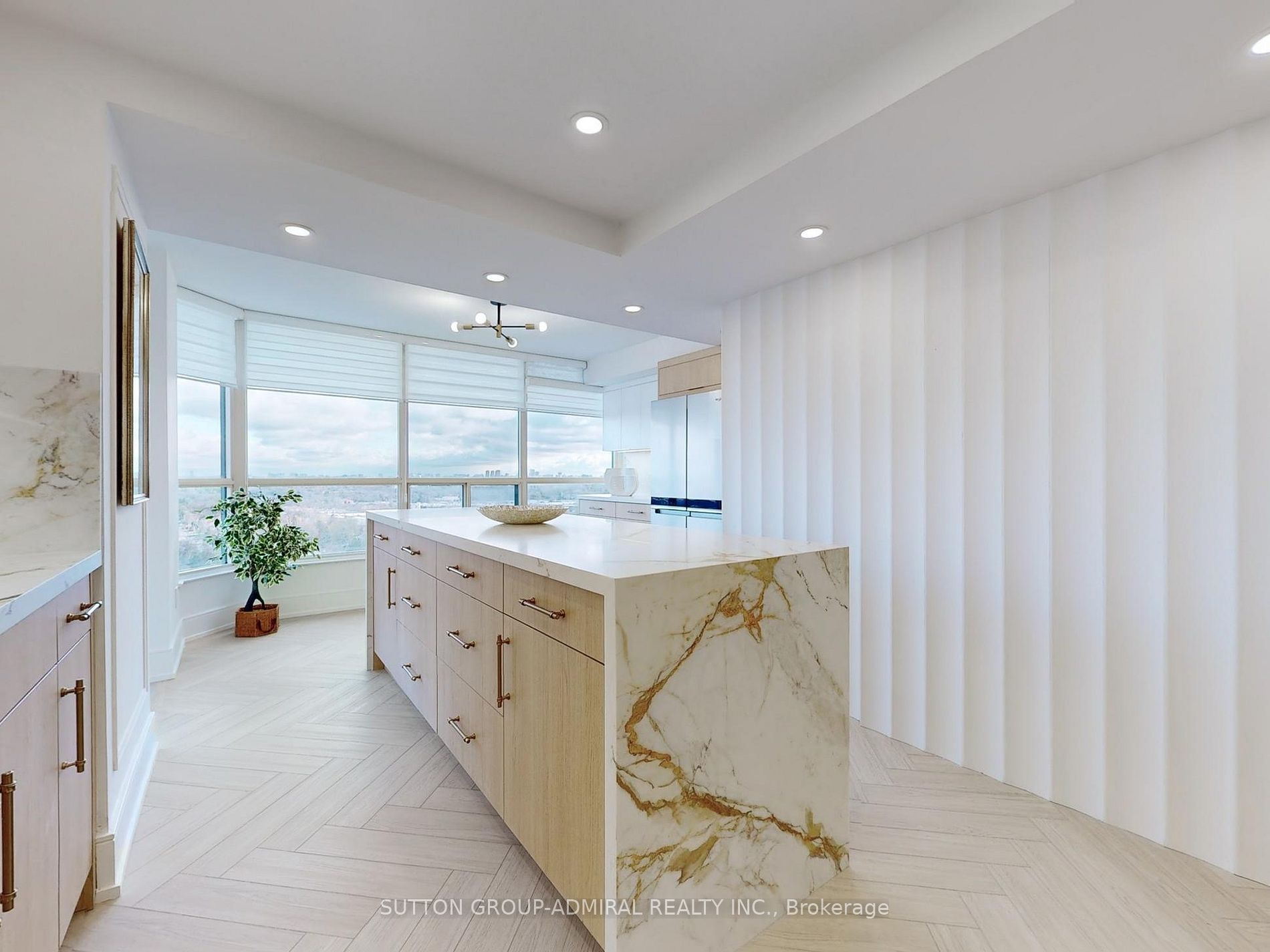 1 Clark Ave W, #1604