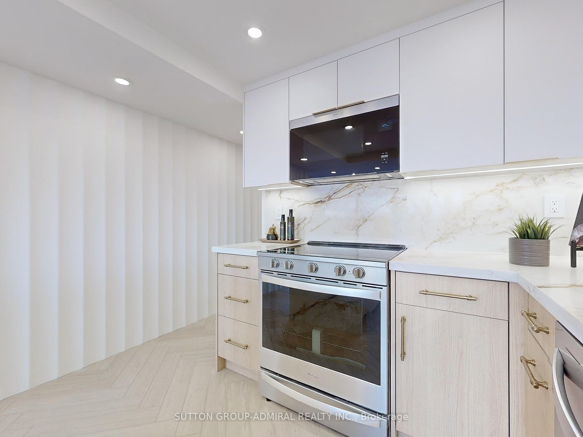 1 Clark Ave W, #1604