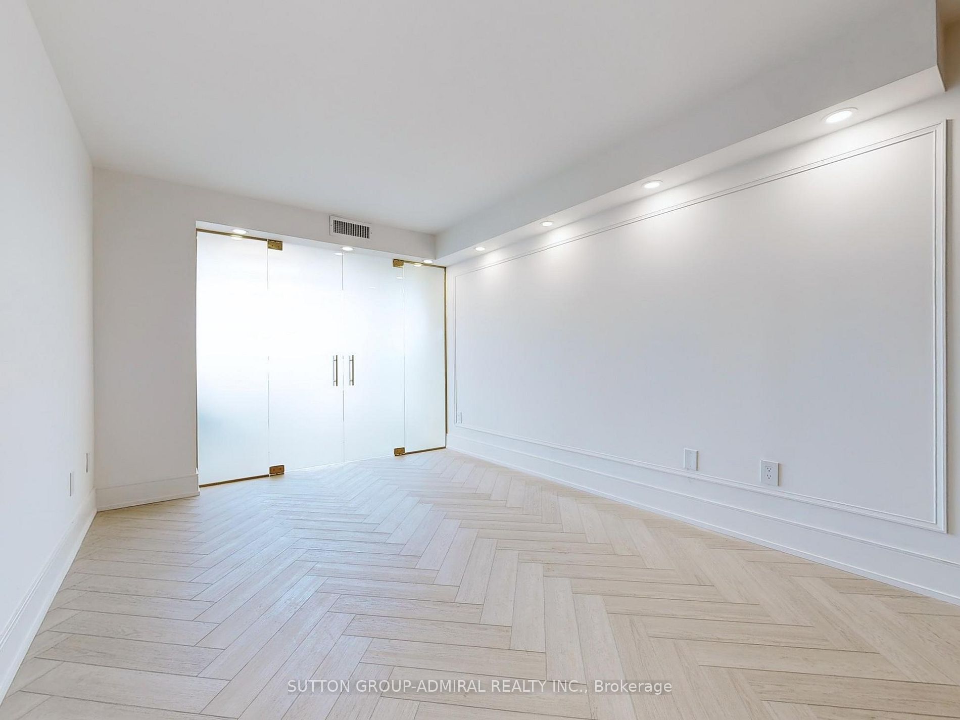 1 Clark Ave W, #1604