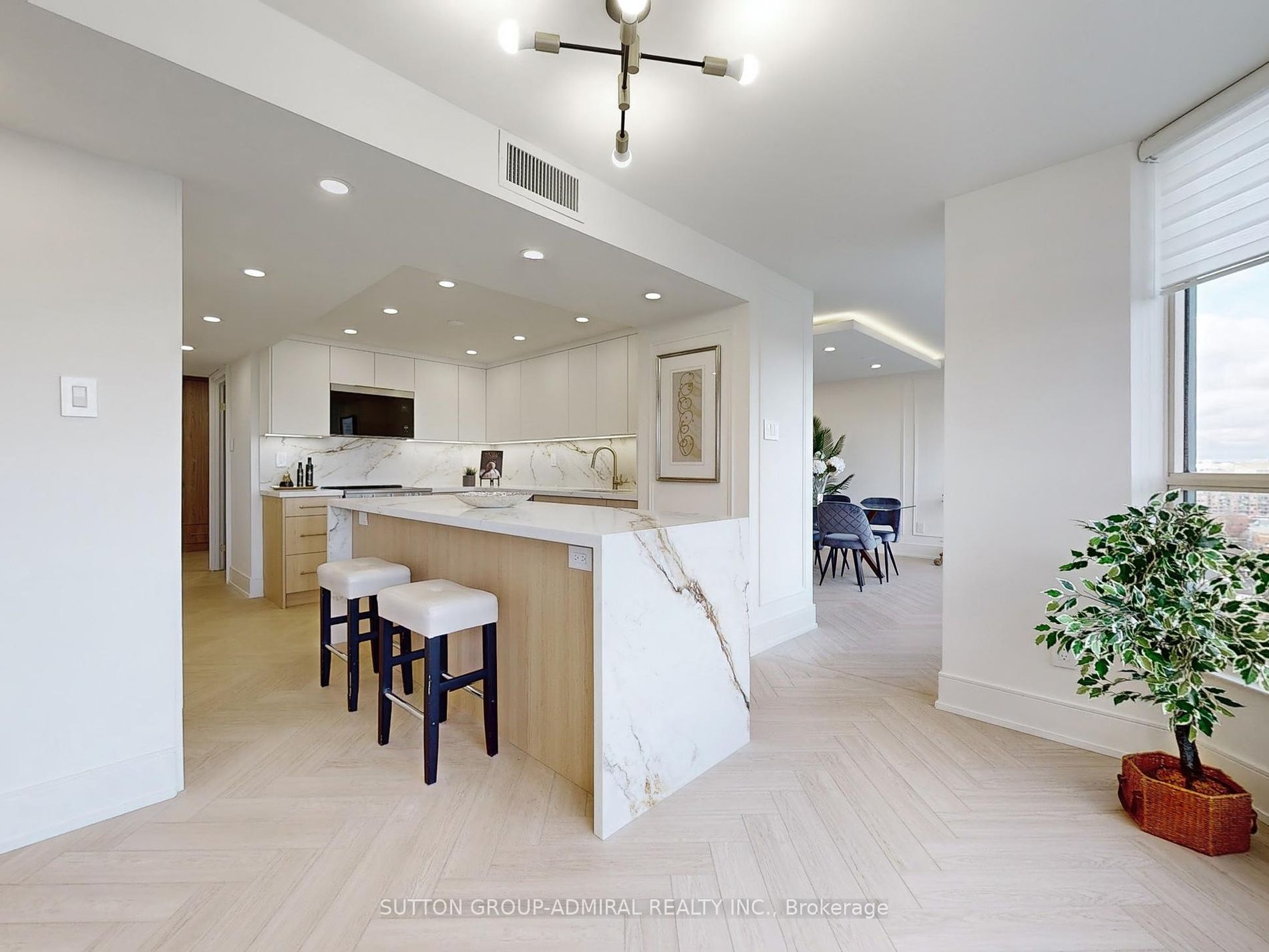 1 Clark Ave W, #1604